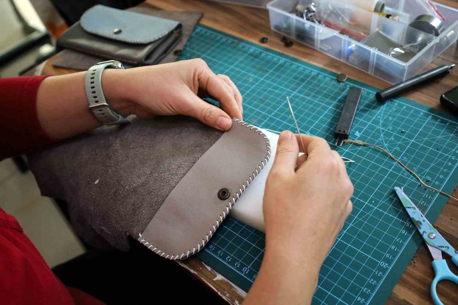 camili-samekte-bir-ilk-deri-aksesuarlari-dersi-basladi