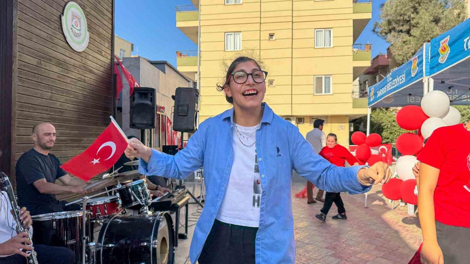 cumhuriyet-coskusu-engelsiz-egitim-merkezinde-yasandi