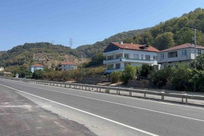 danistay-baskani-zeki-yigitin-koyu-sandik-basina-gitti