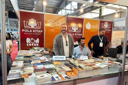 diyarbakirdaki-kitap-fuari-yazar-ve-okuyuculari-bulusturdu