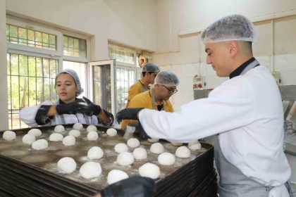 diyarbakirdaki-meslek-liseleri-fabrika-gibi-calisiyor-gecen-yilki-ciro-230-milyon-lira