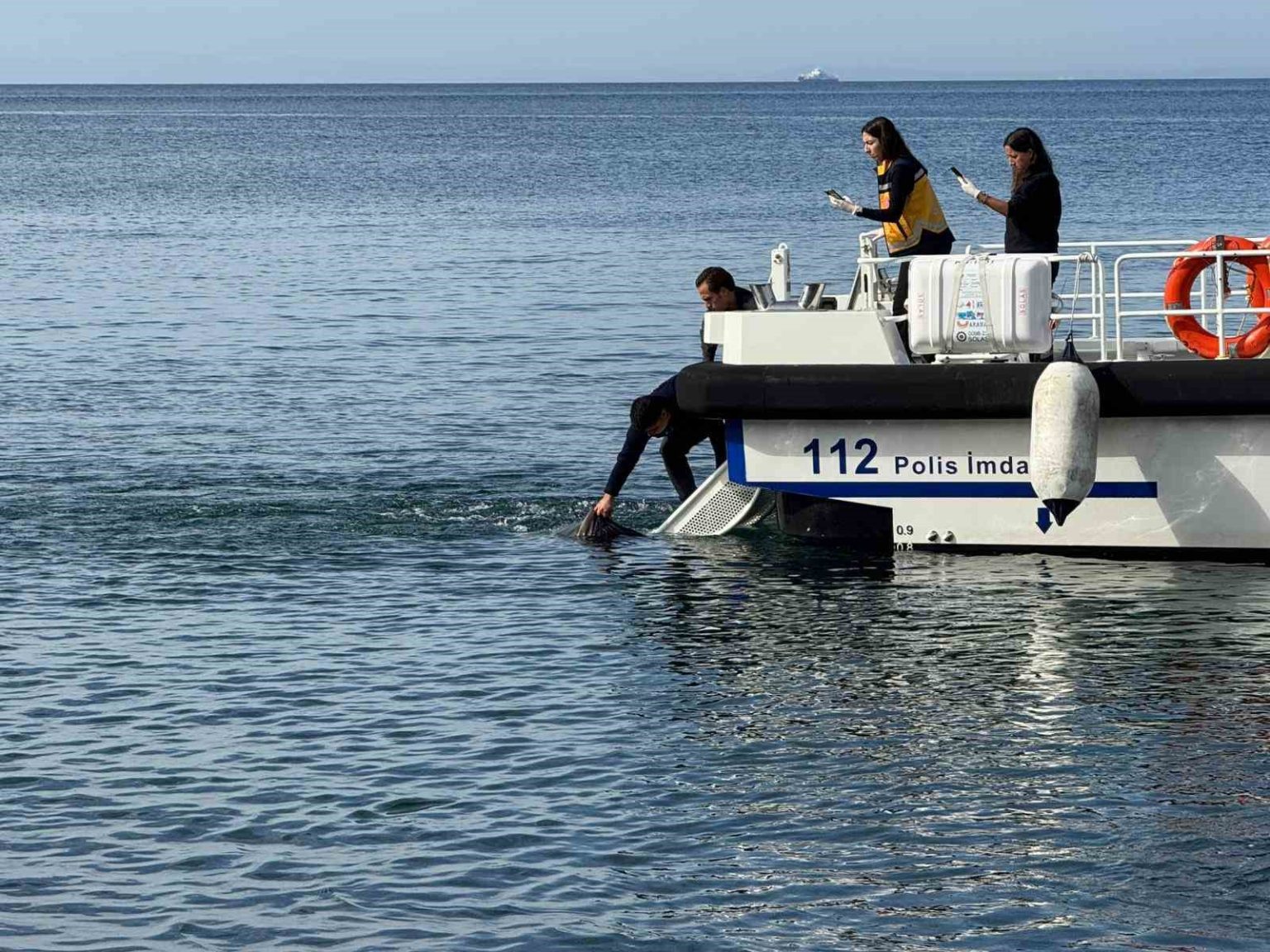 erdekte-denizde-erkek-cesedi-bulundu