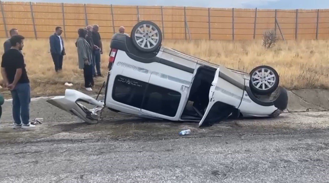 erzincanda-takla-atan-aractaki-4-kisi-yaralandi