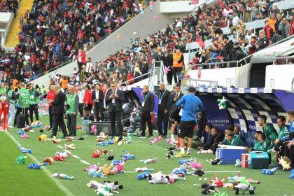 genclerbirligi-taraftarlari-gazzeli-cocuklari-unutmadi