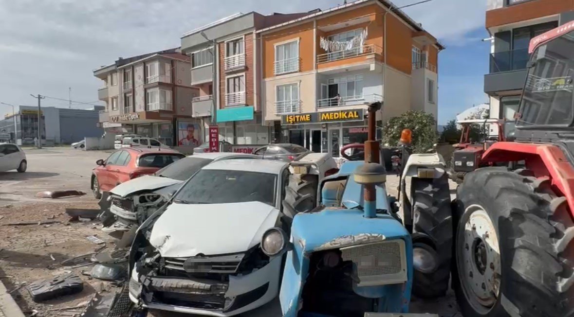 gonende-kontrolden-cikan-tir-park-halindeki-8-araca-carpti