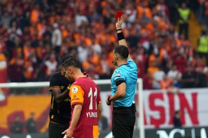 goztepede-malcom-bokele-kirmizi-kart-gordu