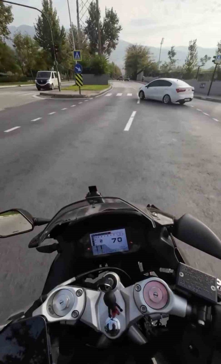 hak-edene-hak-ettigini-vereceksin-dedi-aynayi-parcaladi-o-anlar-kamerada