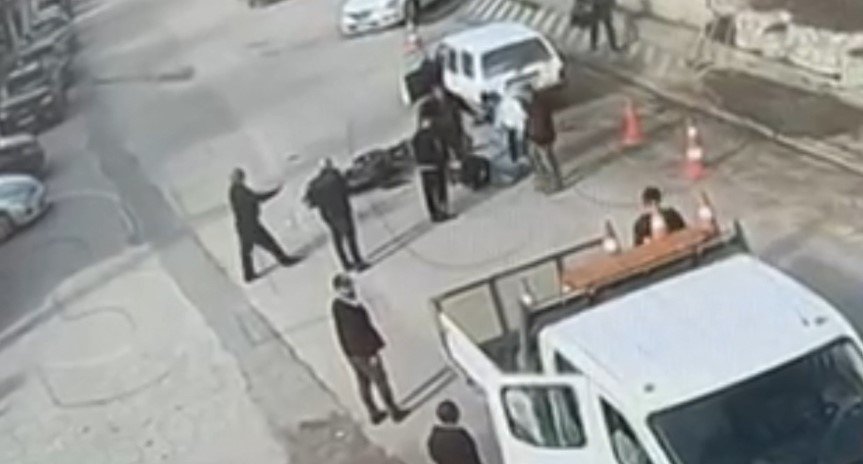 hatali-sollama-yapan-motosiklete-otomobil-carpti