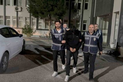 iki-vatandasi-1-milyon-800-bin-tl-dolandirdilar-polisin-takibiyle-yakalandilar