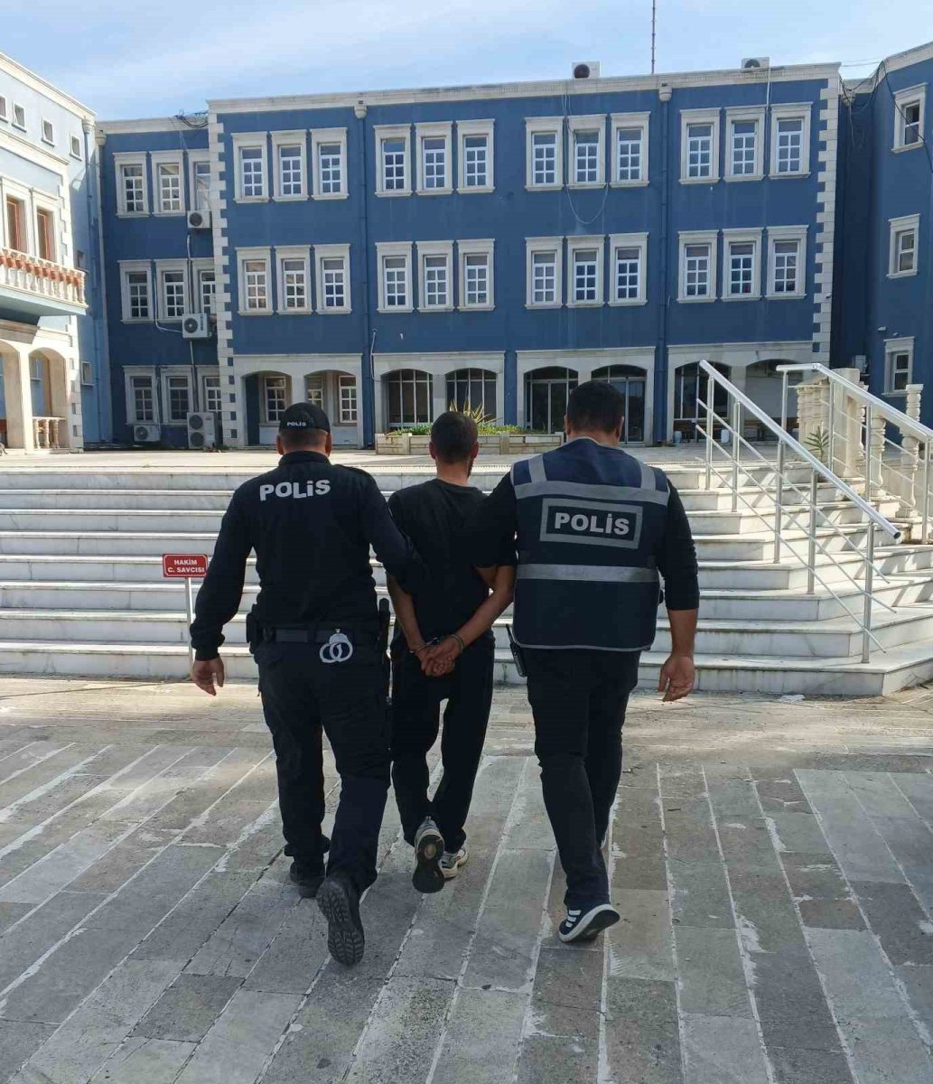 izmirde-silahli-gasp-zanlilari-yakalandi-1-kisi-tutuklandi