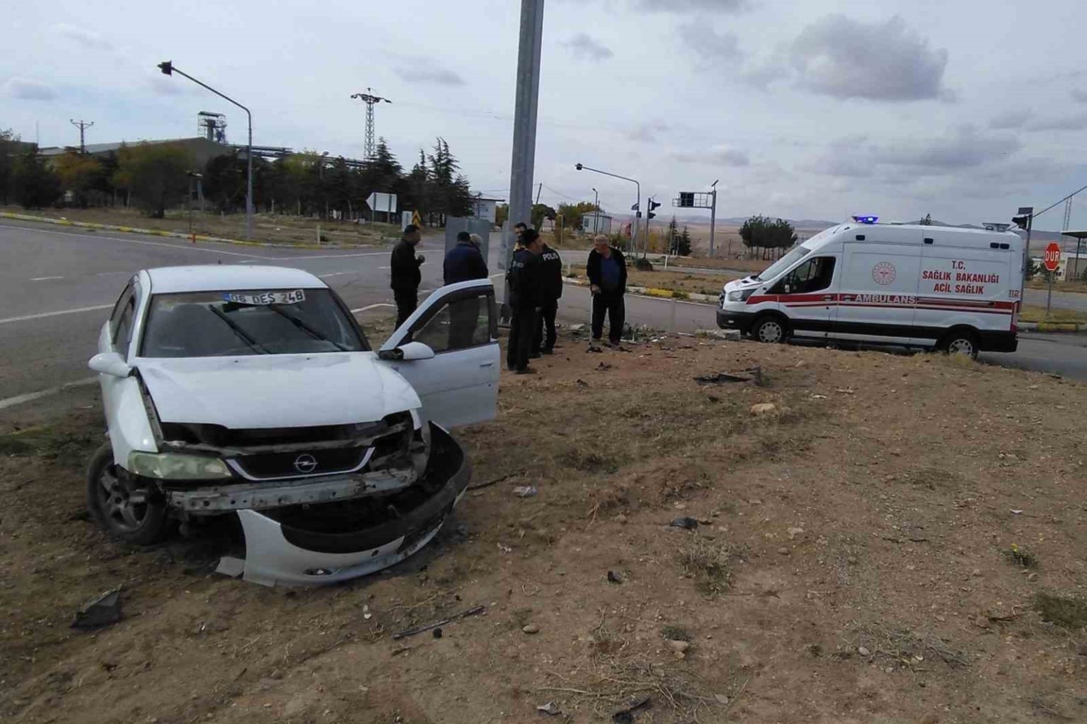 kafa-kafaya-carpisan-otomobiller-hurdaya-dondu-4-yarali