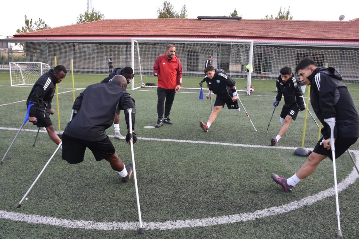 kazada-engelli-oldu-futbolla-hayata-dondu