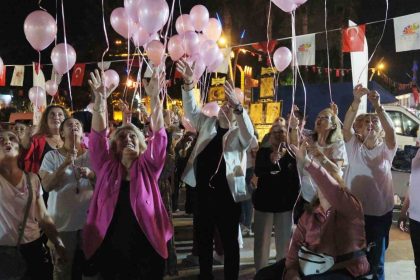 kemerde-kadinlar-gokyuzune-pembe-balonlar-birakti