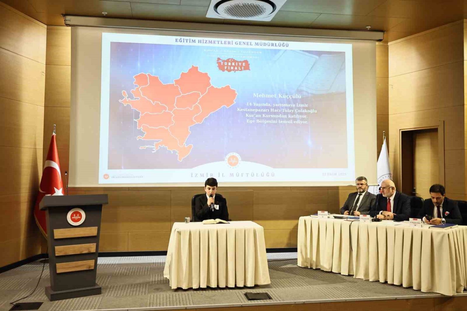 kuran-i-kerimi-guzel-okuma-yarismasinin-turkiye-finali-izmirde-yapildi