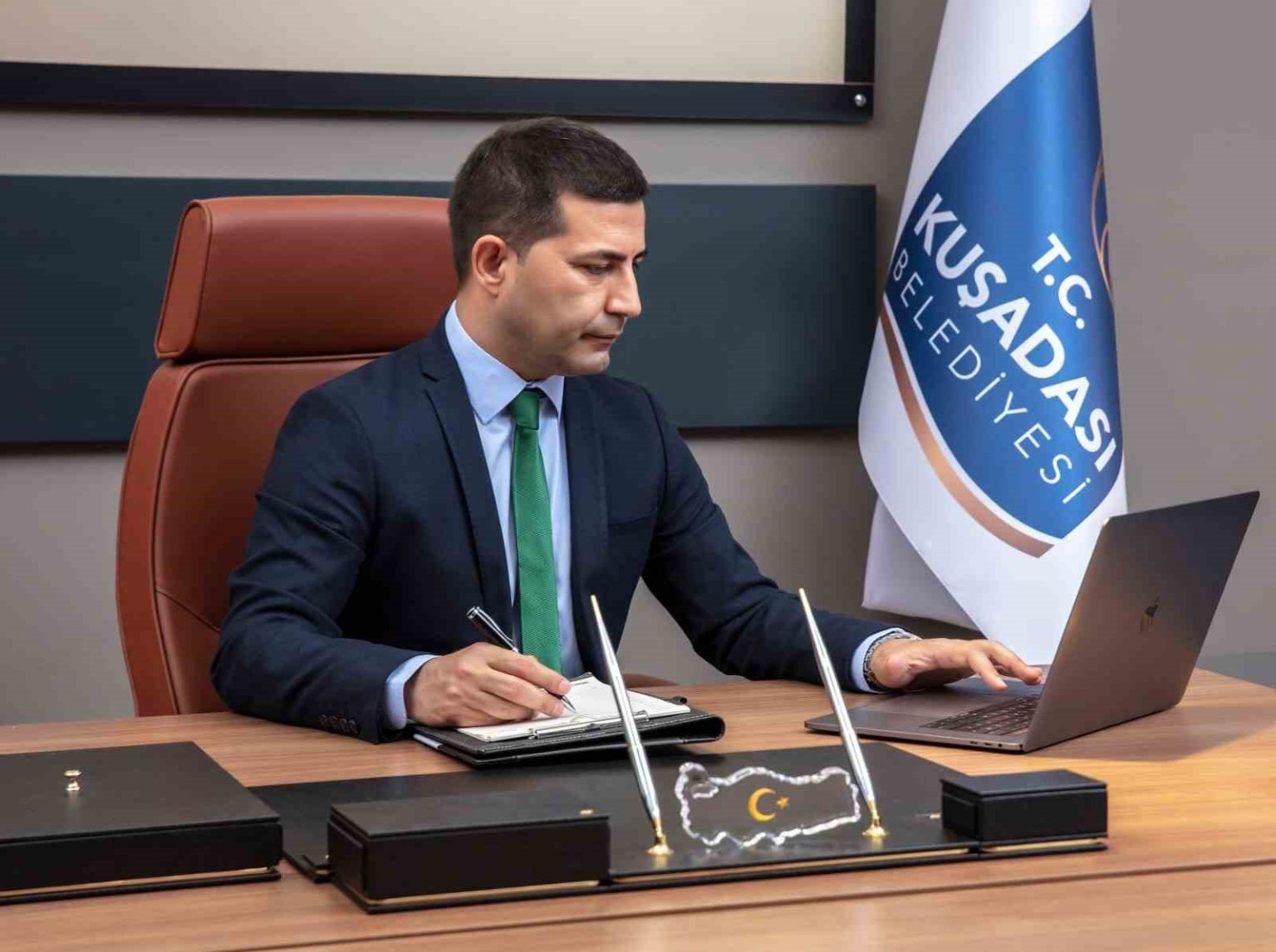 kusadasi-belediye-baskani-gunelden-basin-mensuplarina-yapilan-saldiriya-tepki