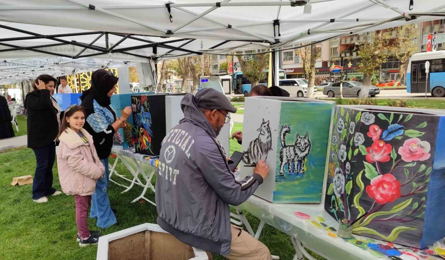 kutahya-belediyesinden-renkli-etkinlik-cicek-saksiligi-resimleme-yarismasi