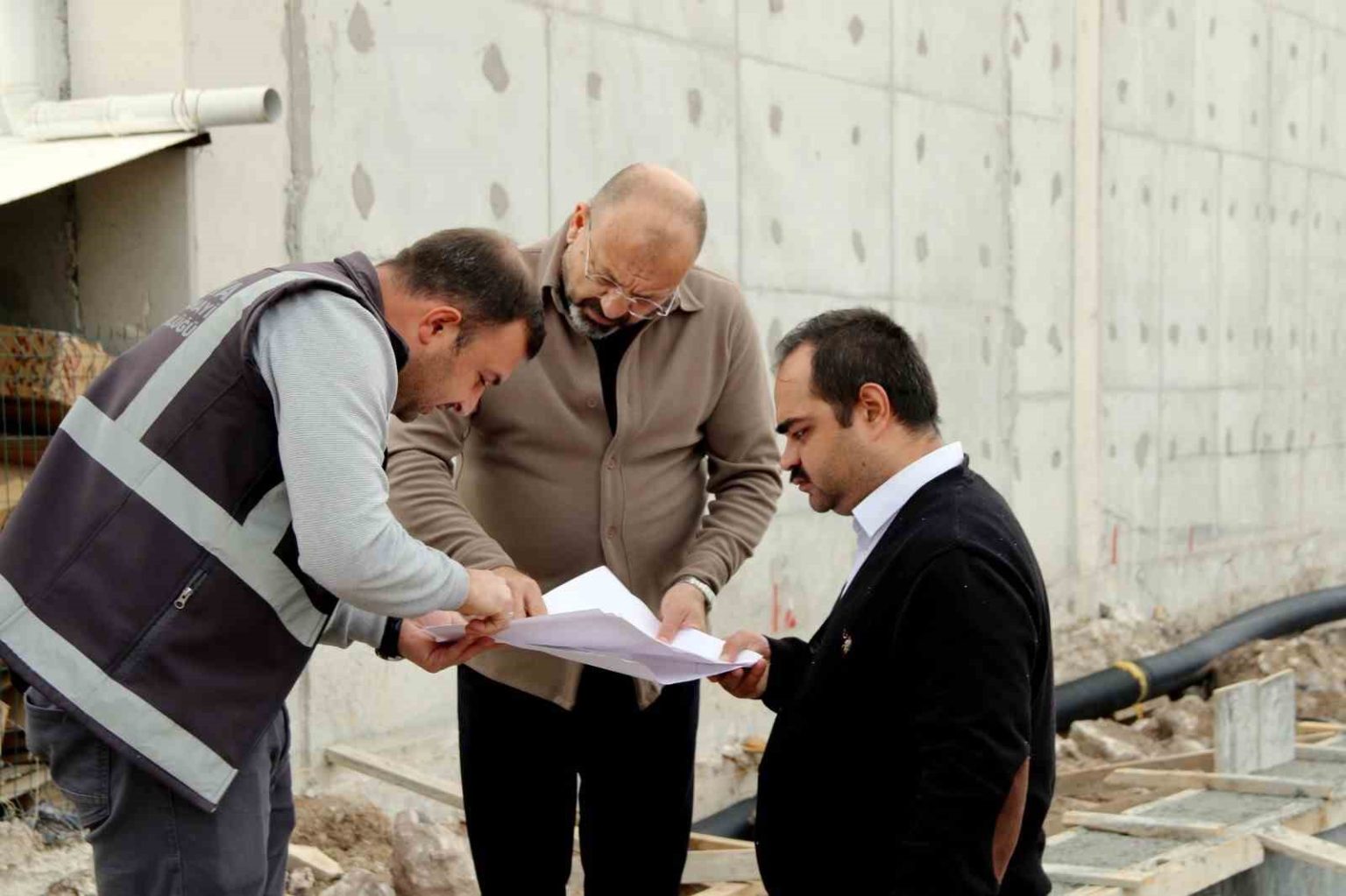 kutahya-osb-yonetim-kurulu-baskani-osbde-hem-sanayicimizin-ihtiyaclarina-hem-de-calisanlarimizin-konforuna-yonelik-projeleri-kararlilikla-surduruyoruz