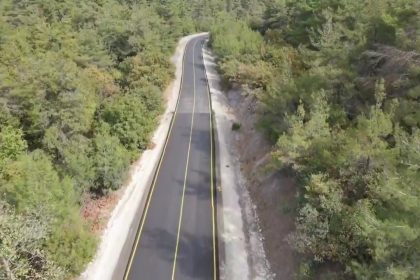 lapsekide-sicak-asfalt-calismasi-biten-yol-trafige-acildi