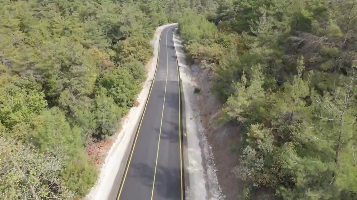 lapsekide-sicak-asfalt-calismasi-biten-yol-trafige-acildi