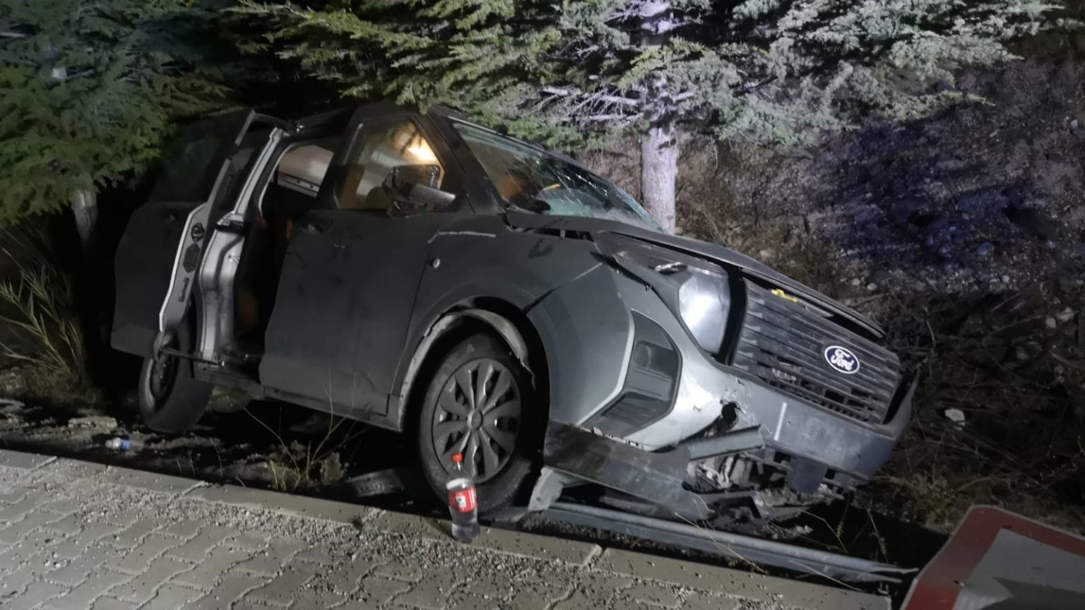 malatyada-hafif-ticari-arac-refuje-carpti-1-yarali