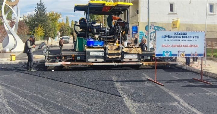 pinarbasina-2-gunde-2-bin-ton-sicak-asfalt-serildi