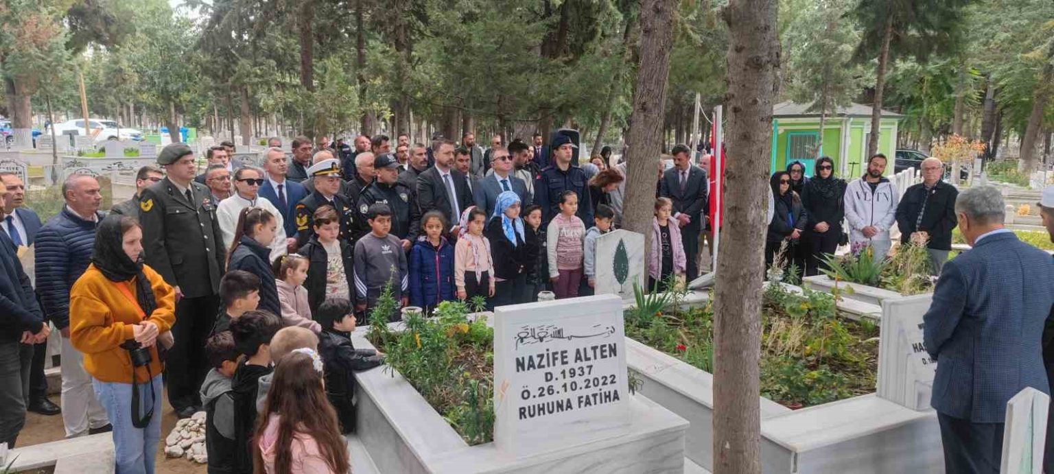 sehit-nese-ogretmen-ve-babasi-mezari-basinda-anildi