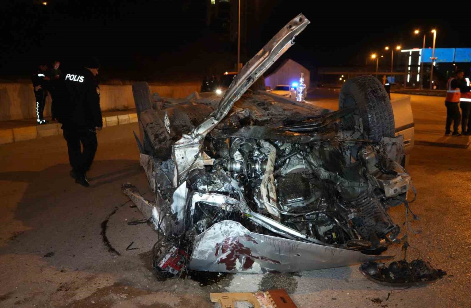 takla-atan-otomobil-hurdaya-dondu-2-yarali