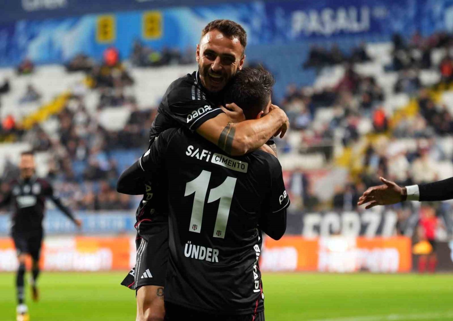 trendyol-super-lig-kasimpasa-0-besiktas-1-mac-devam-ediyor