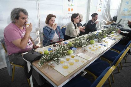 tuketicilere-edremitte-zeytinyaginda-tagsisle-mucadele-egitimi