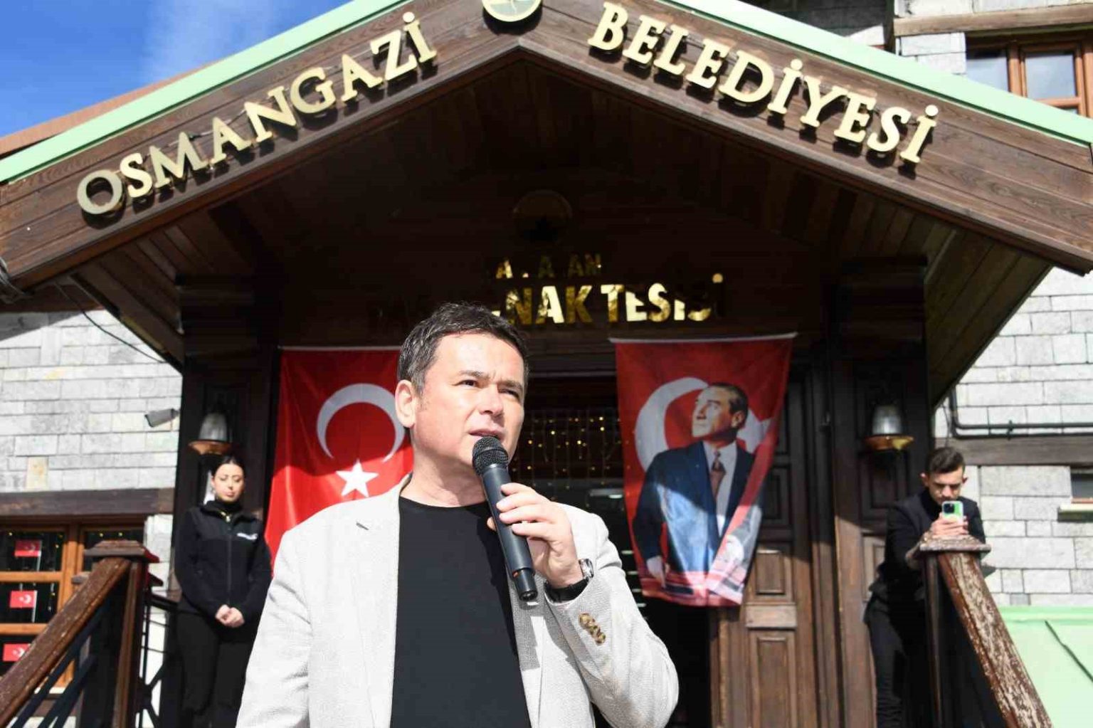 uludagda-yuzlerce-kisi-cumhuriyetin-izinde-yurudu