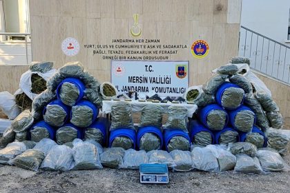 uyusturucu-saticilarina-safak-operasyonu-yuzlerce-kilo-uyusturucu-ve-5-tabanca-ele-gecirildi