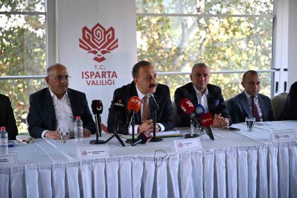 vali-erin-kedilerin-patilerinin-kesildigi-iddiasinin-asli-astari-yok-tek-bir-ihbar-bile-bulunmuyor