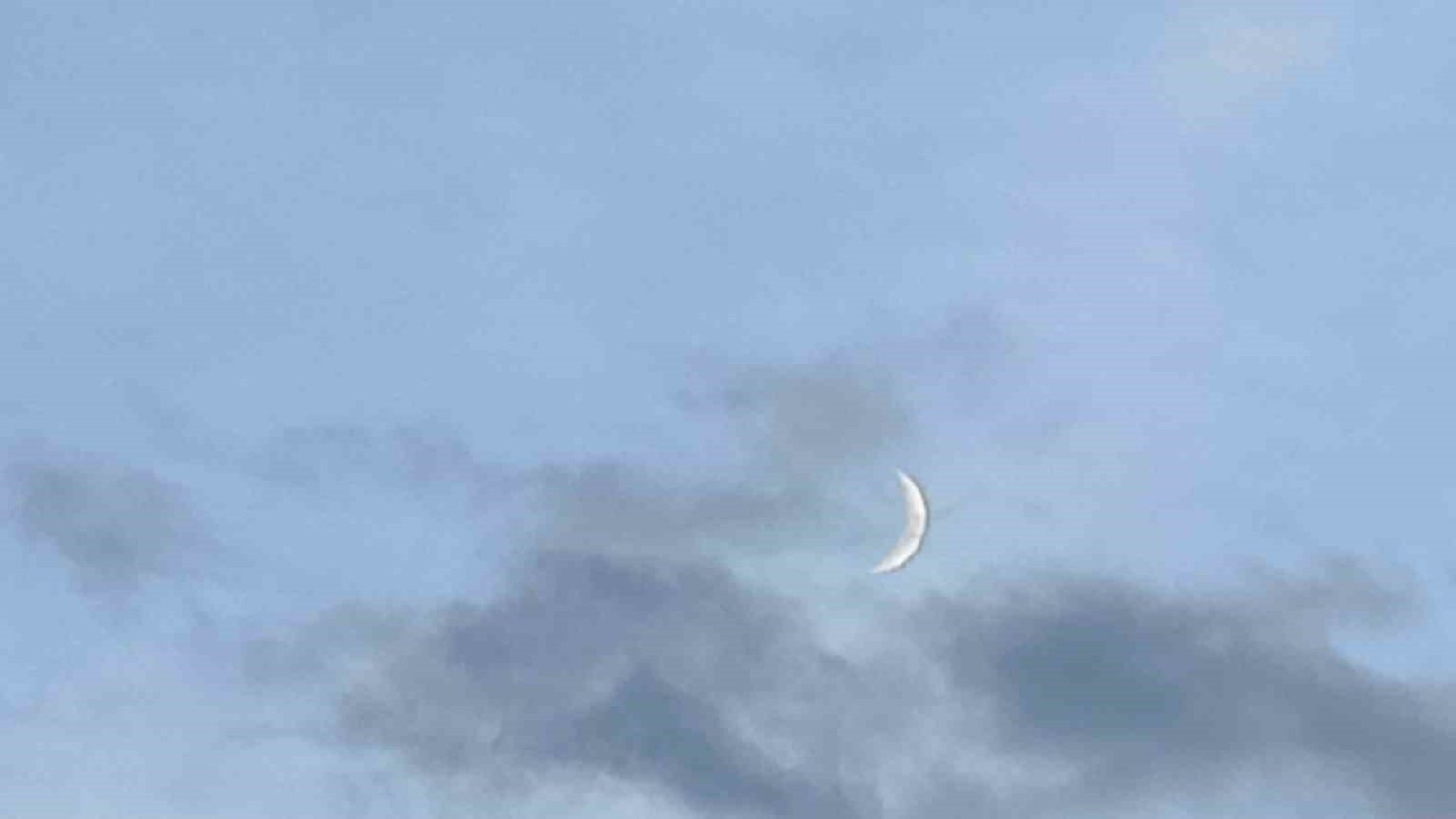 vanda-hilal-kartpostallik-goruntuler-olusturdu