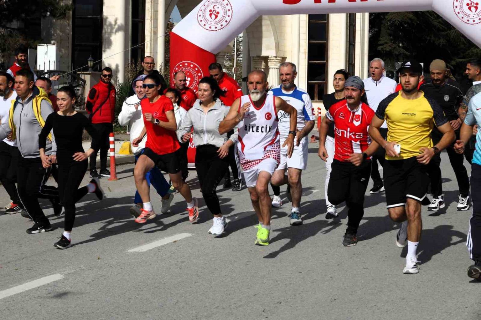 3-cumhuriyet-halk-kosusu-sogutte-gerceklesti