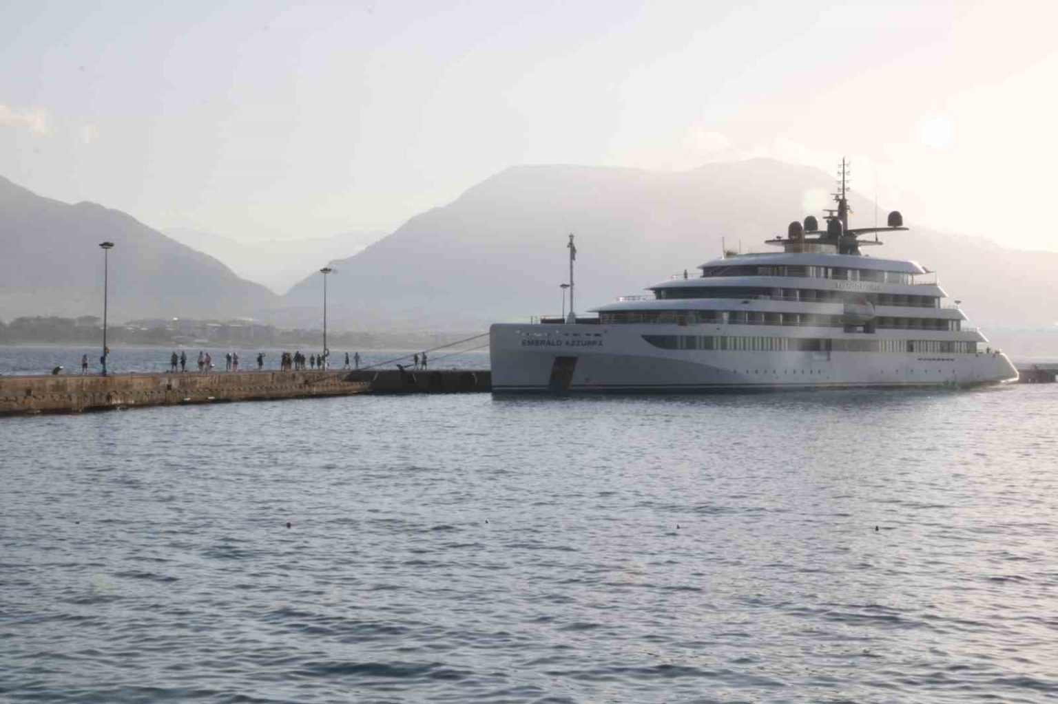 91-turist-74-murettebatli-luks-gemi-alanyaya-ulasti