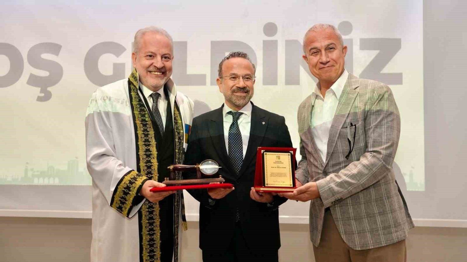 alanya-universitesinde-yeni-akademik-yil-coskuyla-basladi