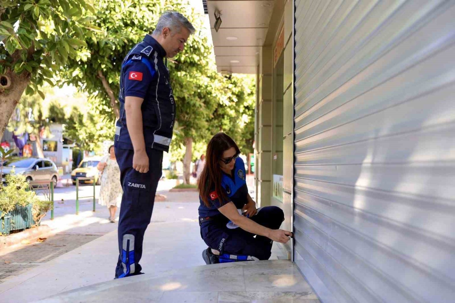 alanyada-tarihi-gecmis-ve-curumus-urun-satan-iki-isletme-muhurlendi