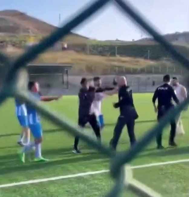 amator-lig-macinda-cikan-tartismayi-polis-biber-gaziyla-bastirdi