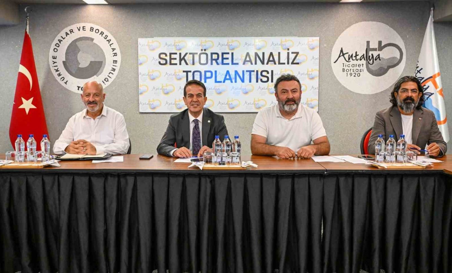 antalyada-kesme-cicek-sektorunun-sorunlari-masaya-yatirildi
