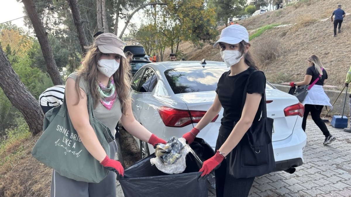 aylarca-belediye-temizlemedi-vatandas-bir-gunde-temizledi