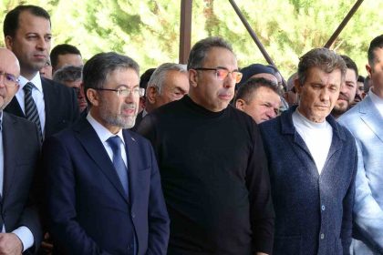 bakan-yardimcisi-gumenin-annesi-topraga-verildi