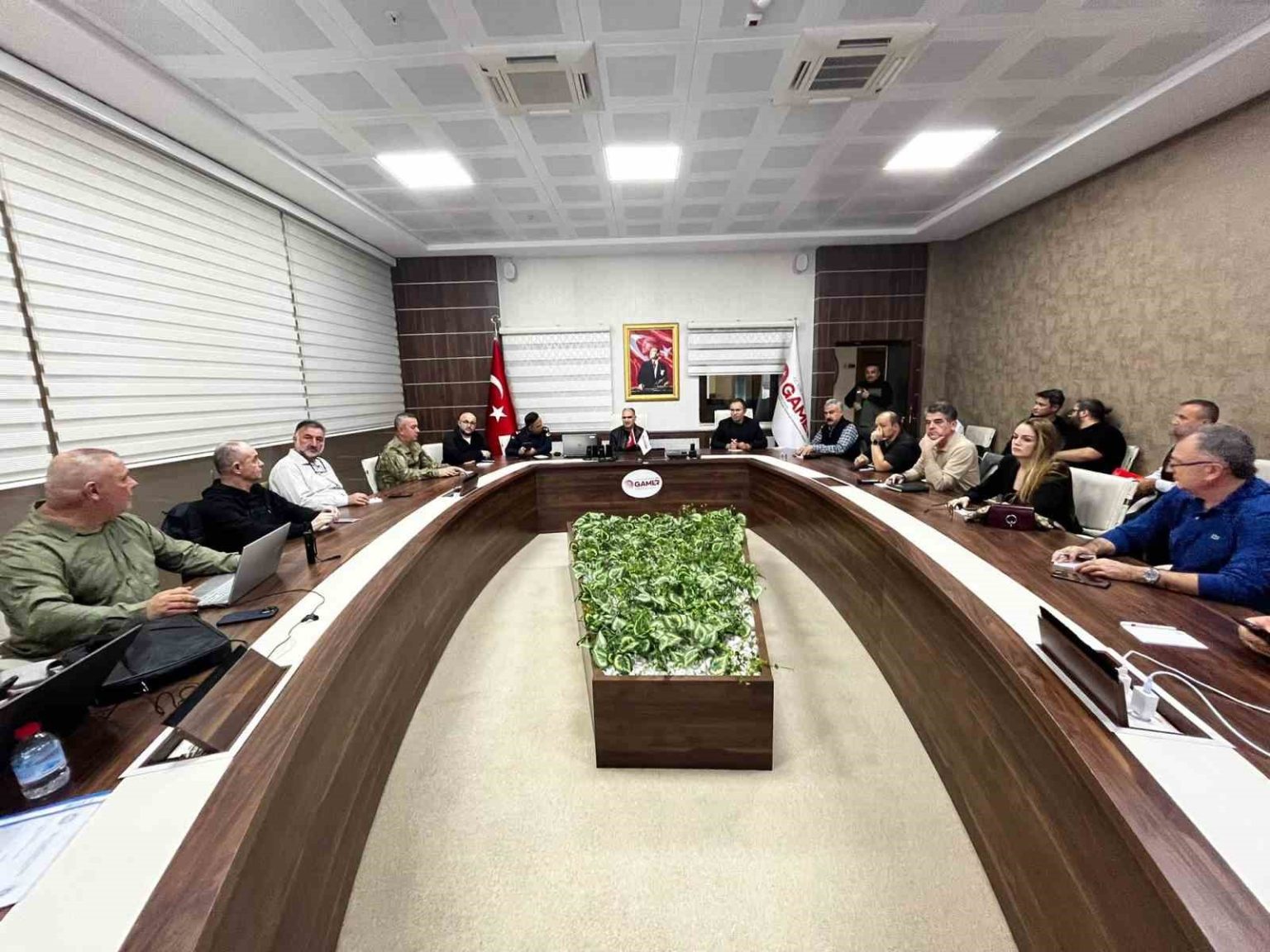 balikesir-depremi-sonrasi-manisada-kriz-yonetimi-devrede