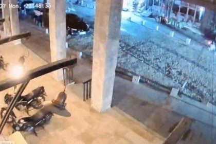 balikesirde-6-1-buyuklugundeki-deprem-guvenlik-kamerasinda