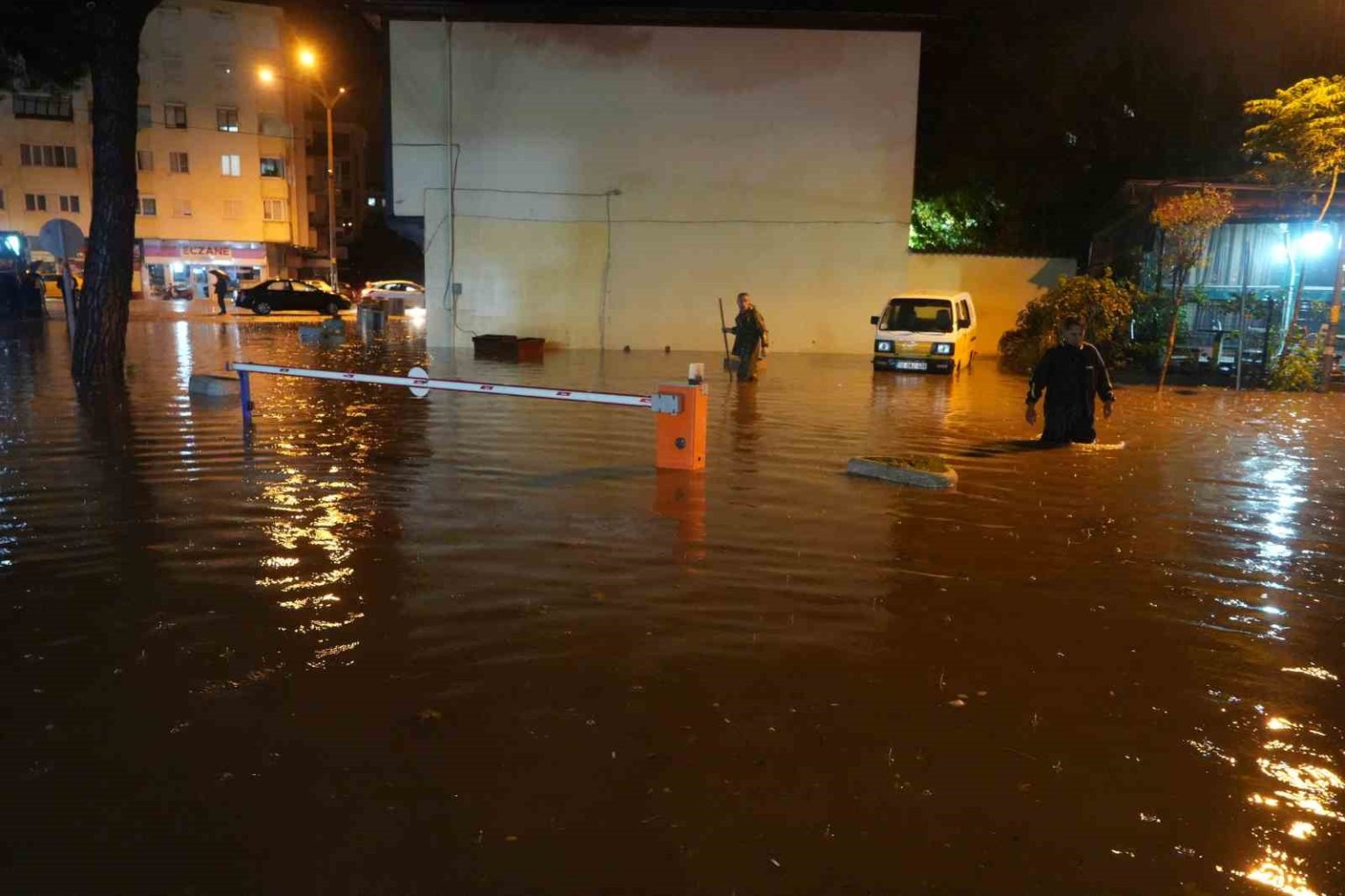 balikesirde-saganak-yagis-ve-lodos-hayati-olumsuz-etkiledi