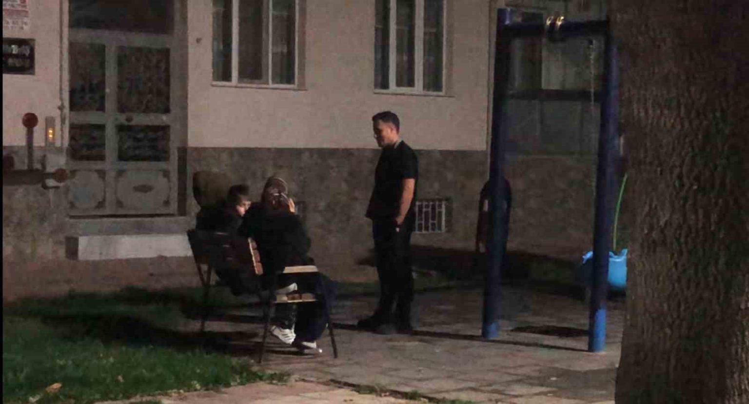 balikesirdeki-deprem-eskisehirde-de-hissedildi-vatandaslar-sokaga-cikti