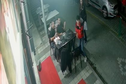 balikesirdeki-deprem-manisada-da-hissedildi-vatandaslar-sokaklara-dokuldu