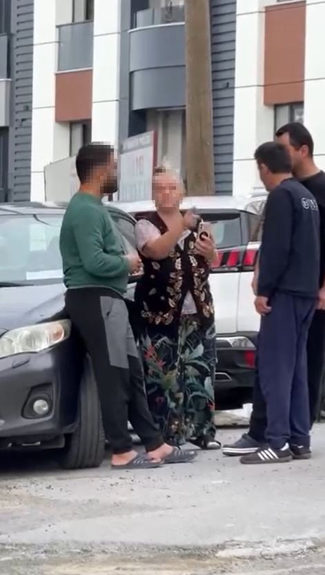 basaksehirde-park-yeri-kavgasi-kameraya-yansidi