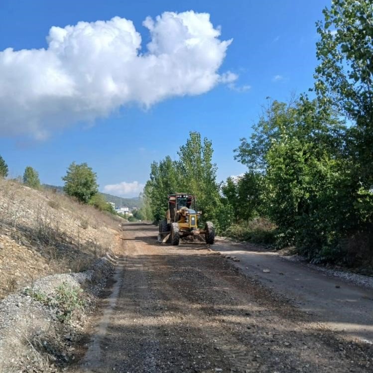 bayirkoyde-arazi-yollari-yenilendi