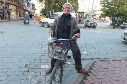 burhaniyeli-80lik-huseyin-dede-her-yere-bisikletle-gidiyor