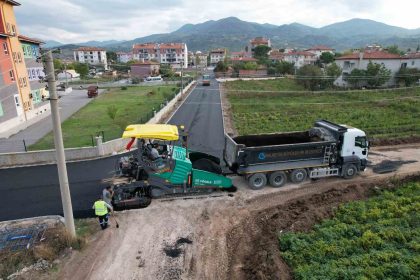 buyuksehir-belediyesinden-sindirgida-yogun-asfalt-mesaisi